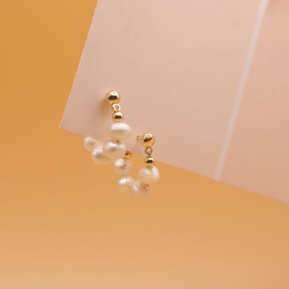 S925 Silver Needle Elegant Pearl Hoop unique design trendy earrings - Picture 3 of 3